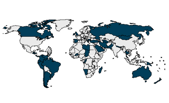 図3：公共の場所を法律で屋内全面禁煙にしっている国（49か国）